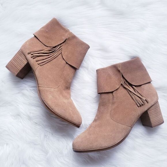 Suede‎ Booties - Picture 1 of 6